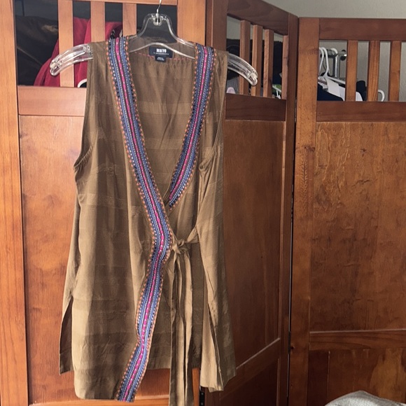 Anthropologie Maeve Bohemian Embroidery Trimmed Wrap Sleeveless Top - Picture 1 of 8